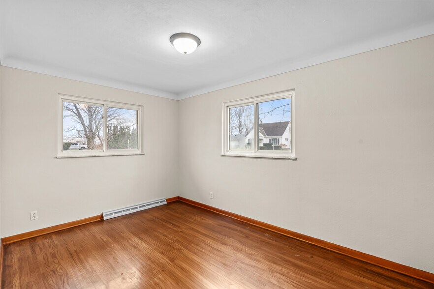 Building Photo - 5525 Sunnyside Dr