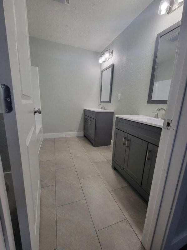 Building Photo - 247 Redbud St