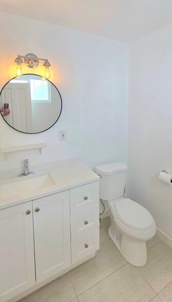 2nd bathroom - 340 Rennie Ave