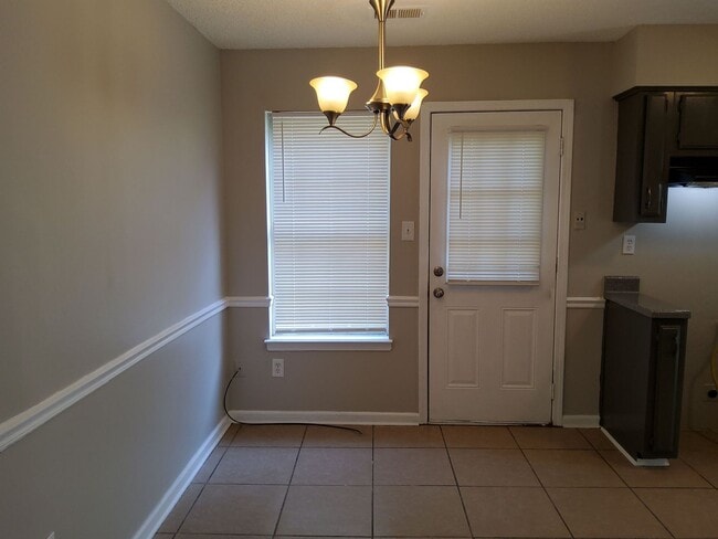Building Photo - 4582 Summer Creek N