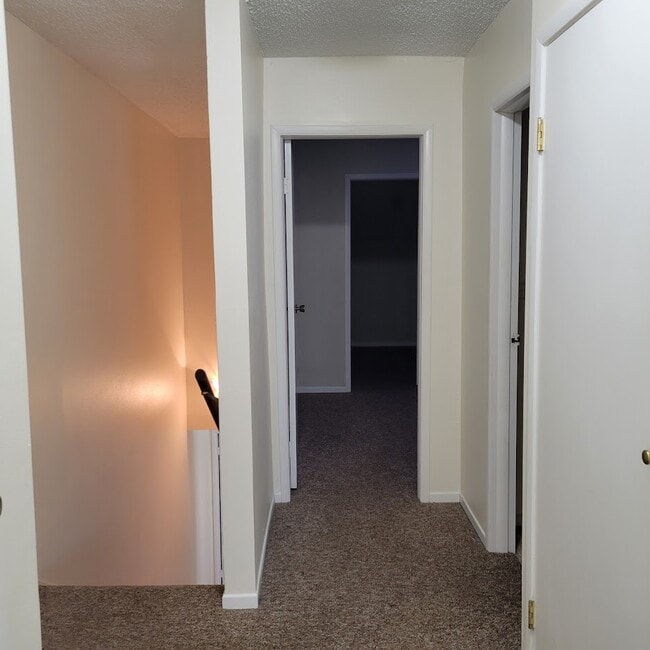 Building Photo - 74 Lakeshore Ct