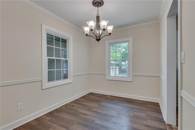 Building Photo - 2314 Woodside Way