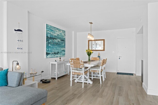 Building Photo - 300 Bayview Dr