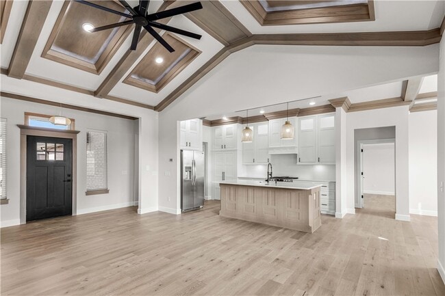 Building Photo - 701 Bronco St