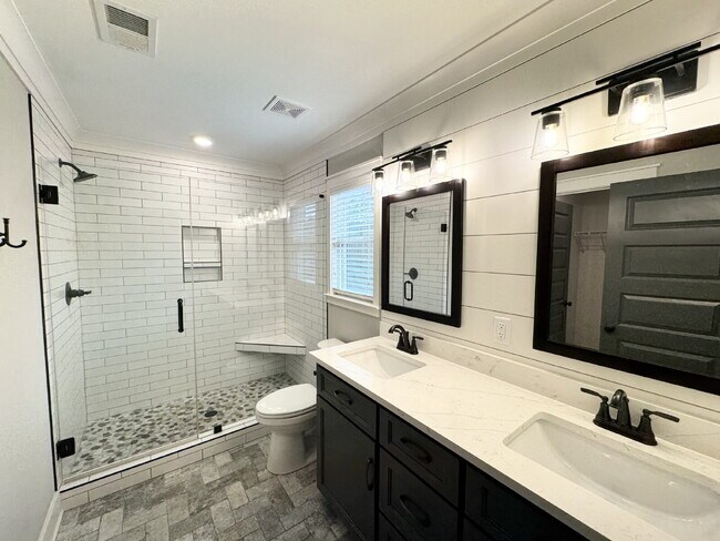 Building Photo - Walk to Downtown Ball Ground—Charming 1 Be...