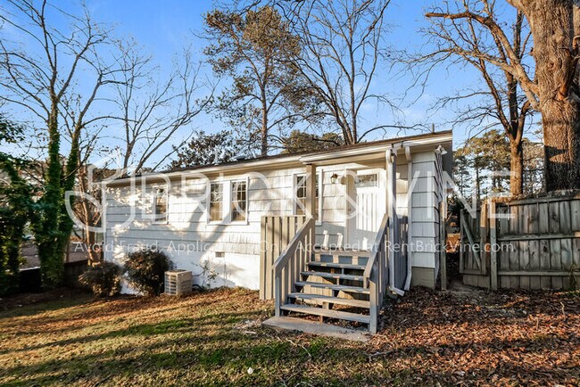 Building Photo - 813 Highbury Dr