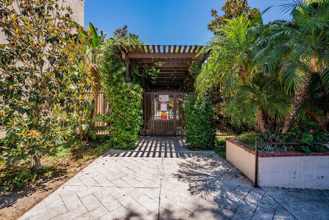 Building Photo - 18350 Hatteras St