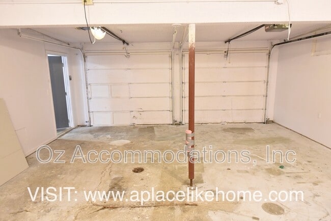 Building Photo - 14121 S Cottonwood Dr