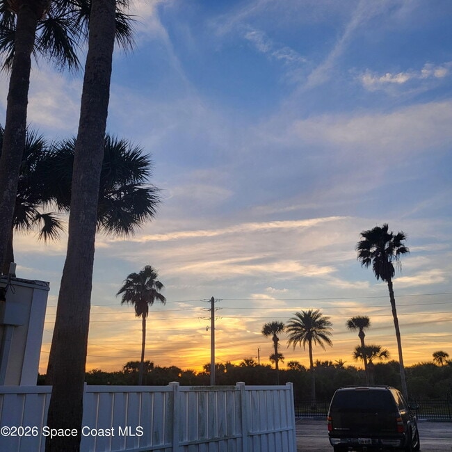 Building Photo - 8600 Ridgewood Ave