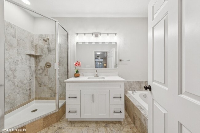 Building Photo - 820 W Hubbard St