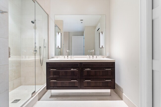 Building Photo - 118 E Erie St