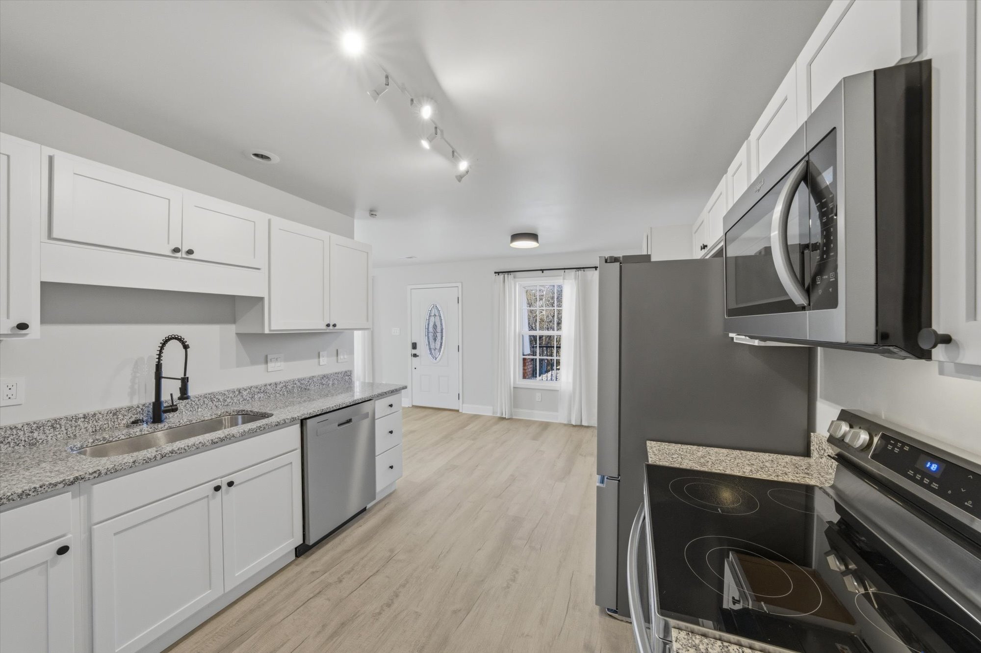 Building Photo - 1912 Laurel Ln