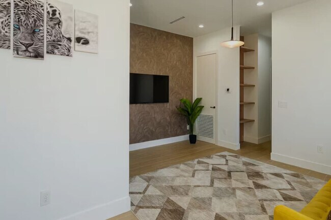 Building Photo - 1812 Miami Rd