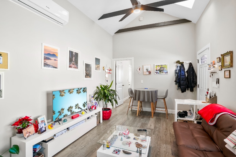 Building Photo - 933 21st St