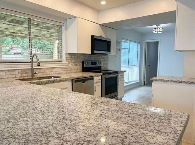 Building Photo - 14423 Cypress Leaf Dr