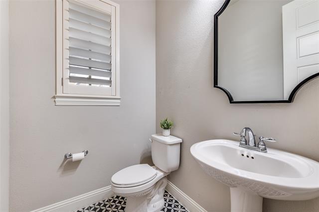 Building Photo - 3945 Wellesley Ave