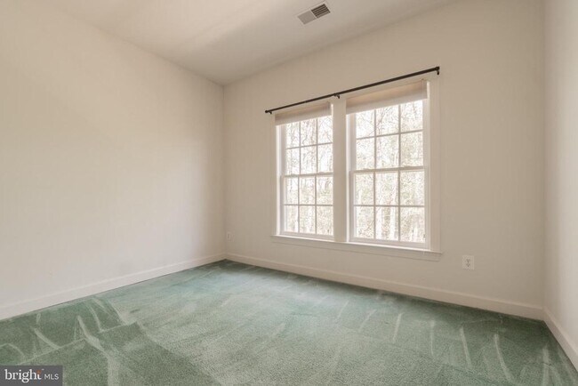 Building Photo - 9209 Point Replete Dr