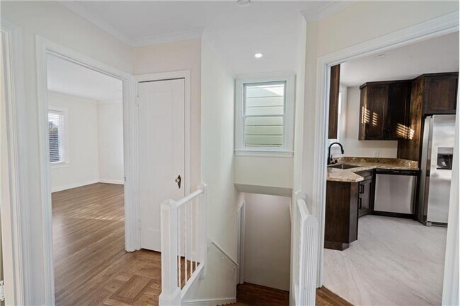 Building Photo - 279 Ramsell St