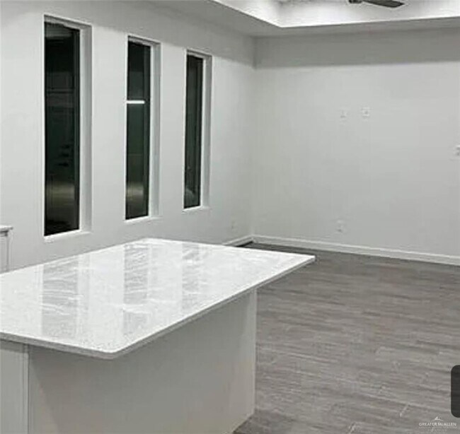 Building Photo - 10 Lore Dr