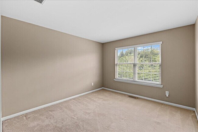Building Photo - 49 Equestrian Dr