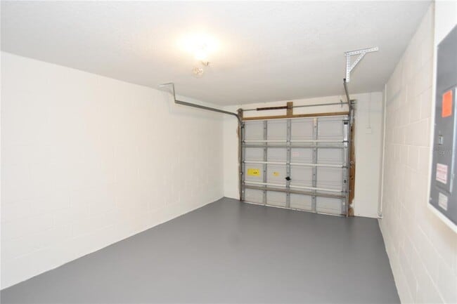 Building Photo - 8 Regency Dr