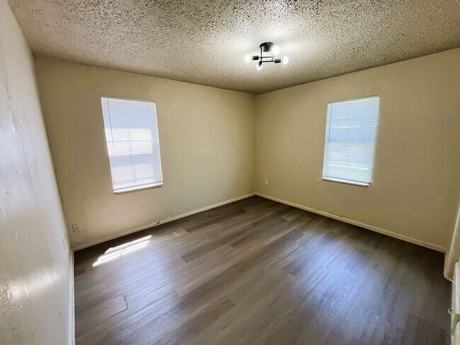 Building Photo - 1033 SW 63rd St