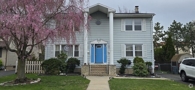 Building Photo - 76 Renaissance Dr