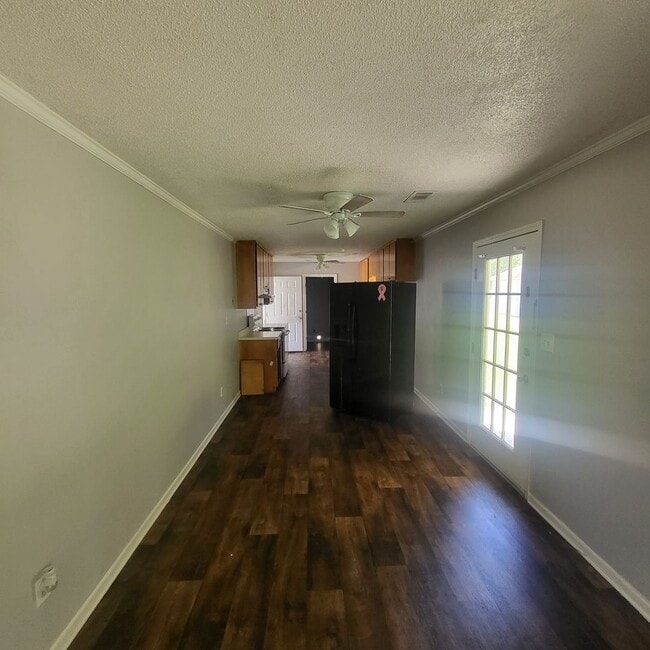 Building Photo - Move In Special Offered
