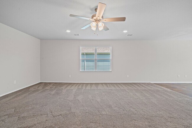 Building Photo - Craftsman in Cleburne