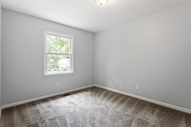 Building Photo - 839 Dalewood Dr