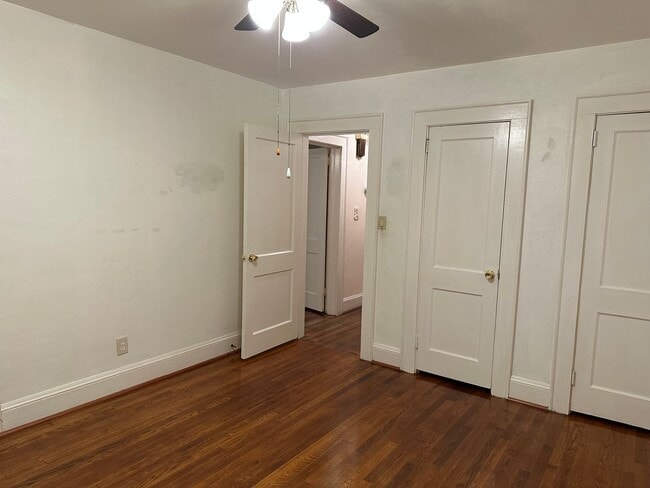 Building Photo - 2 Bedroom Downstairs Duplex in Norfolk