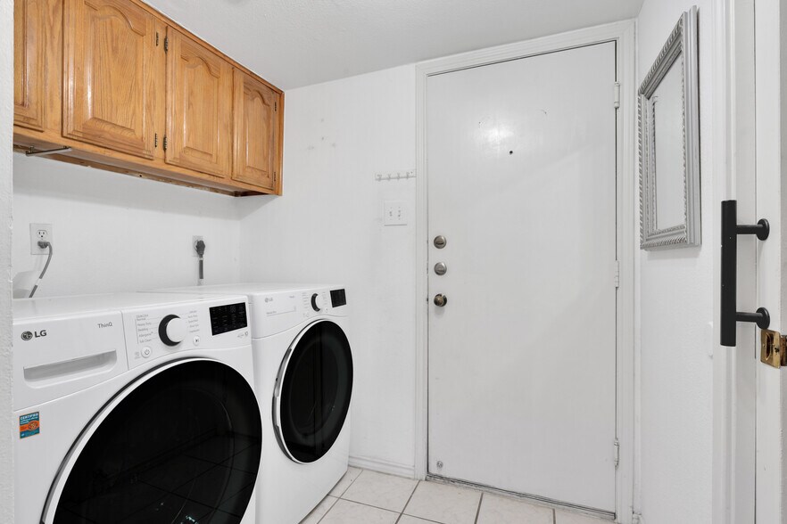 Building Photo - 7930 Roanoke Run