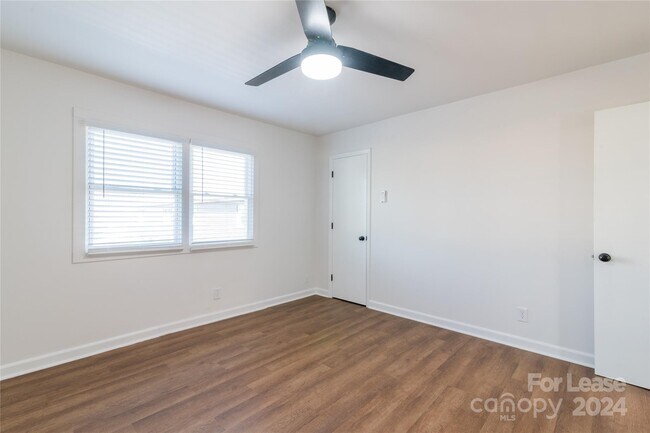Building Photo - 933 Cantwell St