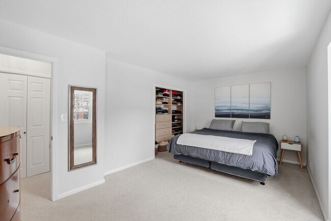 Building Photo - Updated 4BR Home with Finished Basement Minutes to Glenmont Metro!