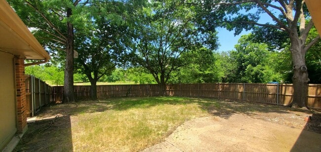 Building Photo - 3509 Scott Dr