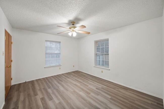 Building Photo - 6436 Ridglea Dr