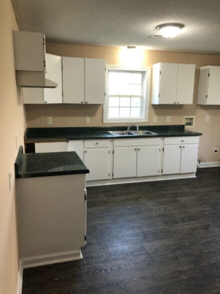 Building Photo - 141 Baileys Park Ln