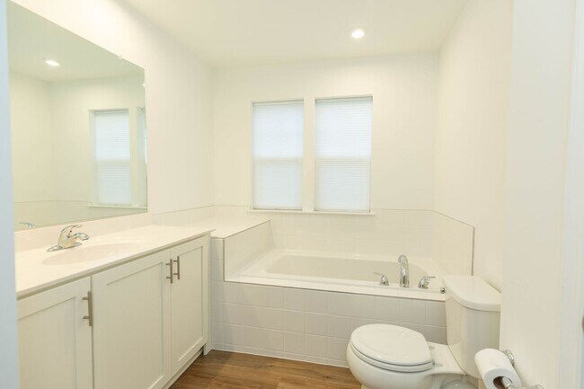 Building Photo - 3 Bed/3.5 Bath NEW Townhome in Charles Tow...