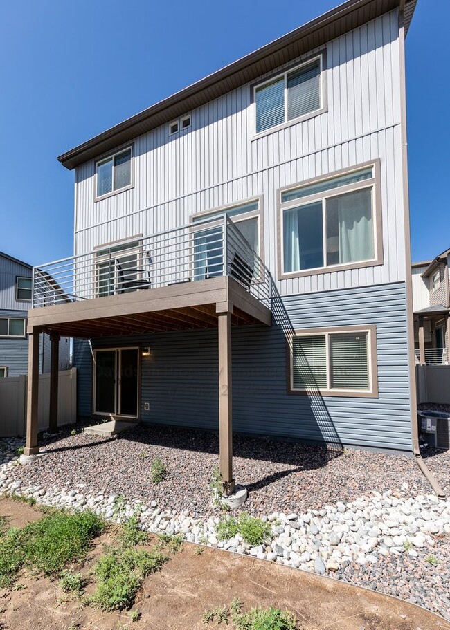 Building Photo - Beautiful 3 Bedroom Carriage House in Bann...