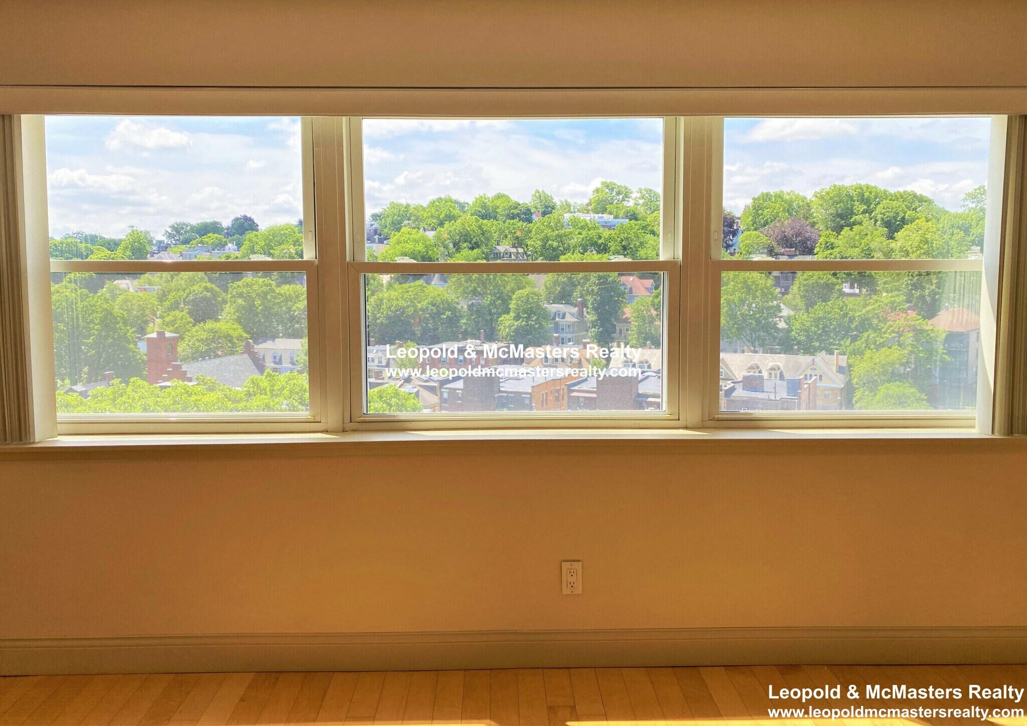 Building Photo - 1592 Beacon St