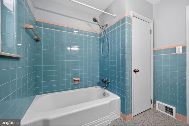 Building Photo - 109 W Park Blvd