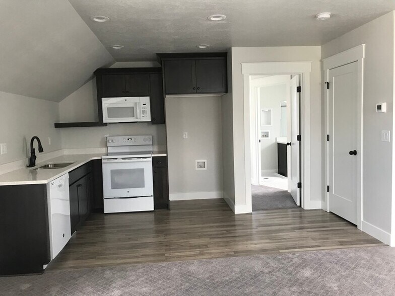 Building Photo - 5152 W Beach Comber Way
