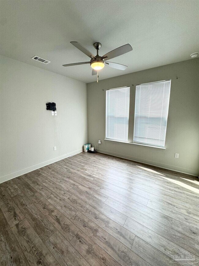 Building Photo - 1191 W Romana St