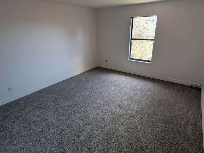 Building Photo - 427 Wright St