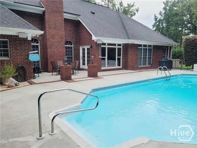 Building Photo - 104 Red Bluff Run