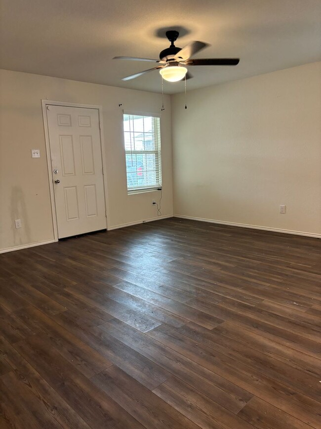 Building Photo - EMISD***3/2/2****