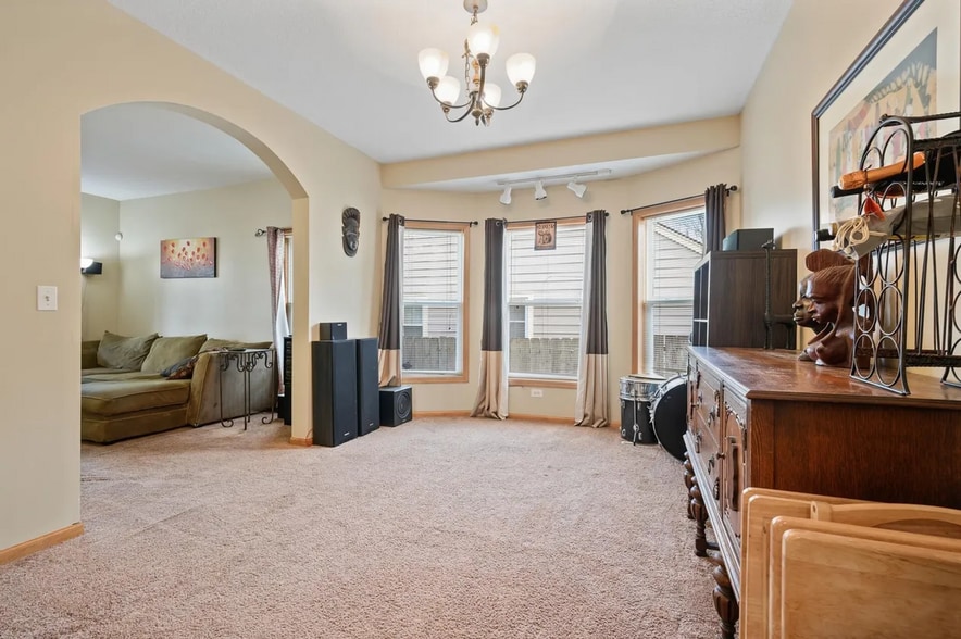 Building Photo - 1600 N Thomas Ave