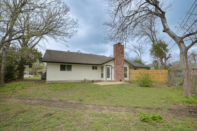 Building Photo - 2103 Pompton Dr