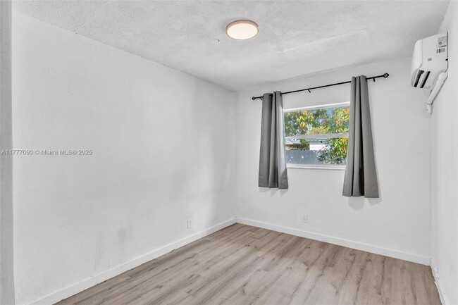 Building Photo - 1517 NW 8th Ave