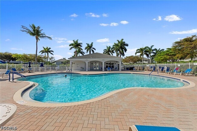 Building Photo - 8273 Pacific Beach Dr